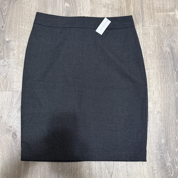 Ann Taylor Dresses & Skirts - Ann Taylor Charcoal Textured Pencil Skirt – Size 8 (New with Tags!) ✨